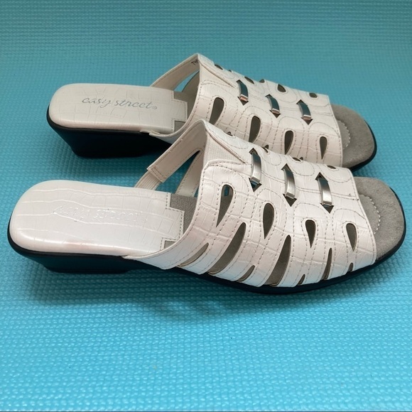 Easy Street Raelyn wedges Womans 7.5 White slides - Picture 1 of 8